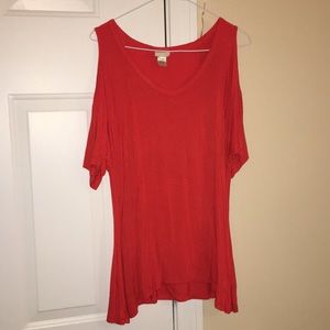 Tunic with open shoulders